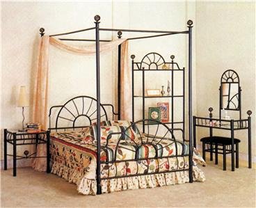 Nice Queen Size Canopy Bed Great for Back to School